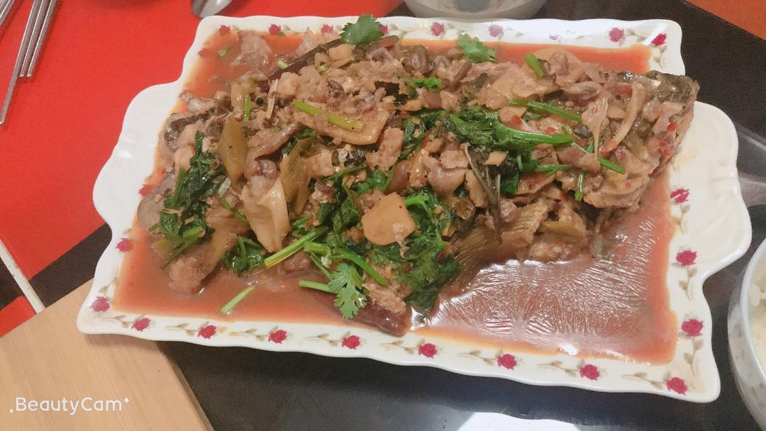 厨师长教你：“干烧鲤鱼”的家常做法，汤汁郁浓，肉嫩软糯
