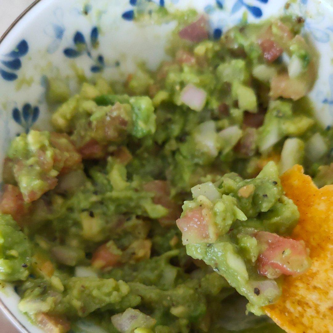 Guacamole 墨西哥牛油果酱，配玉米片