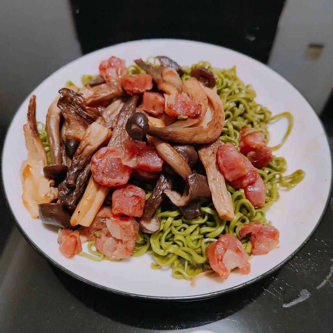鹿茸菇炒腊肠，菇比肉更好吃