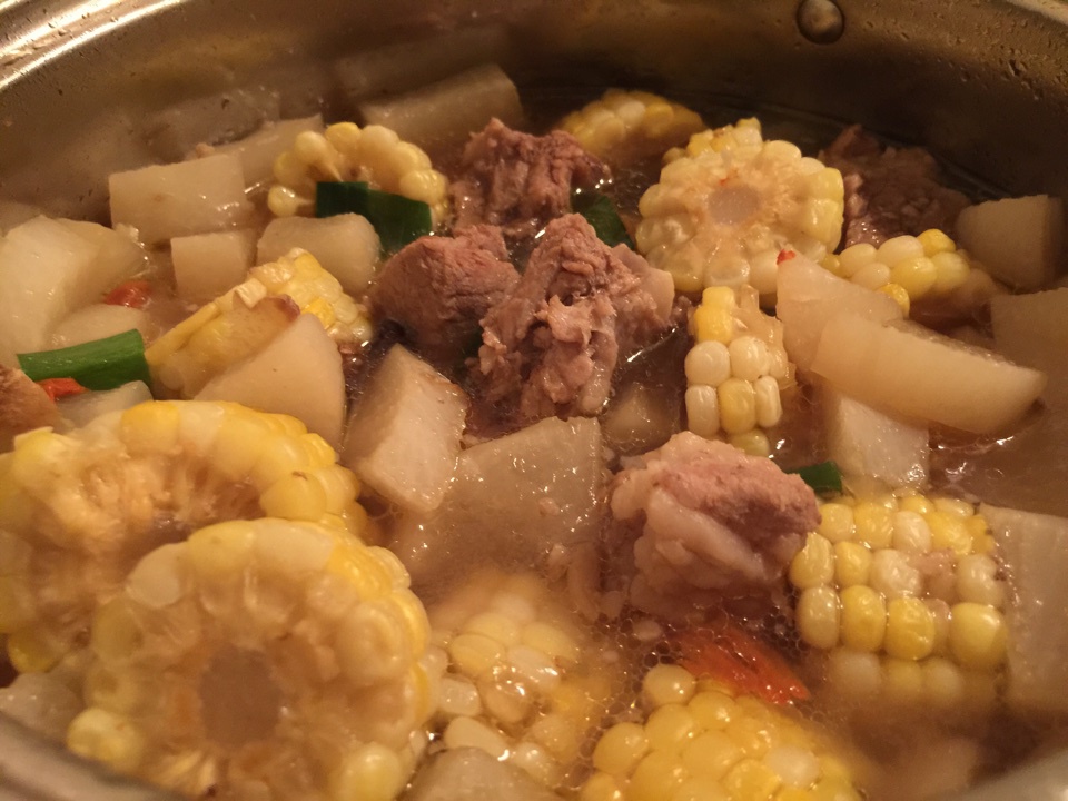 玉米萝卜排骨汤