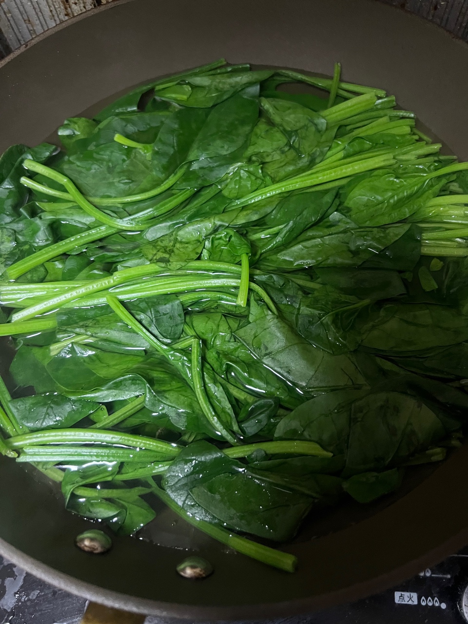 （减脂晚餐）清炒菠菜的做法 步骤2