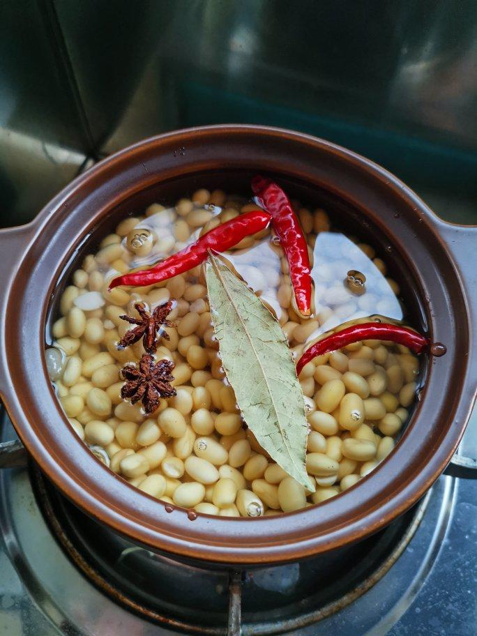 回味无穷的酱黄豆