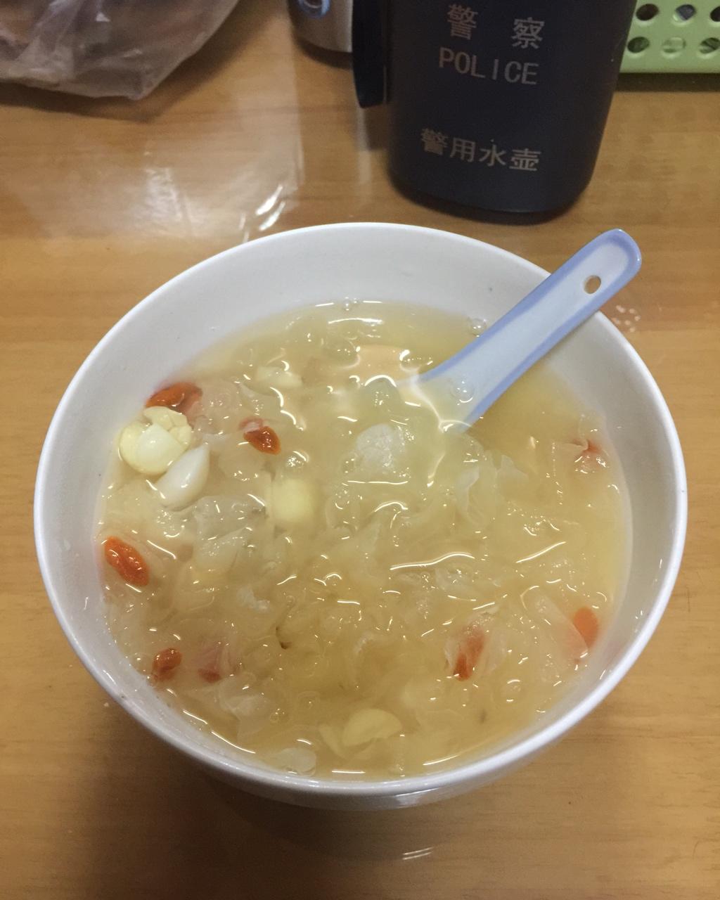 银耳百合莲子羹
