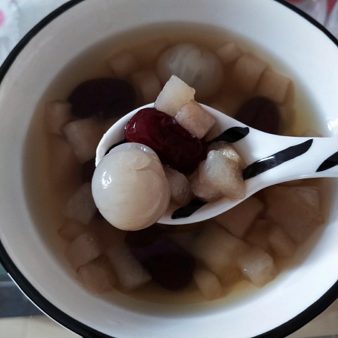 红枣桂圆雪梨汤