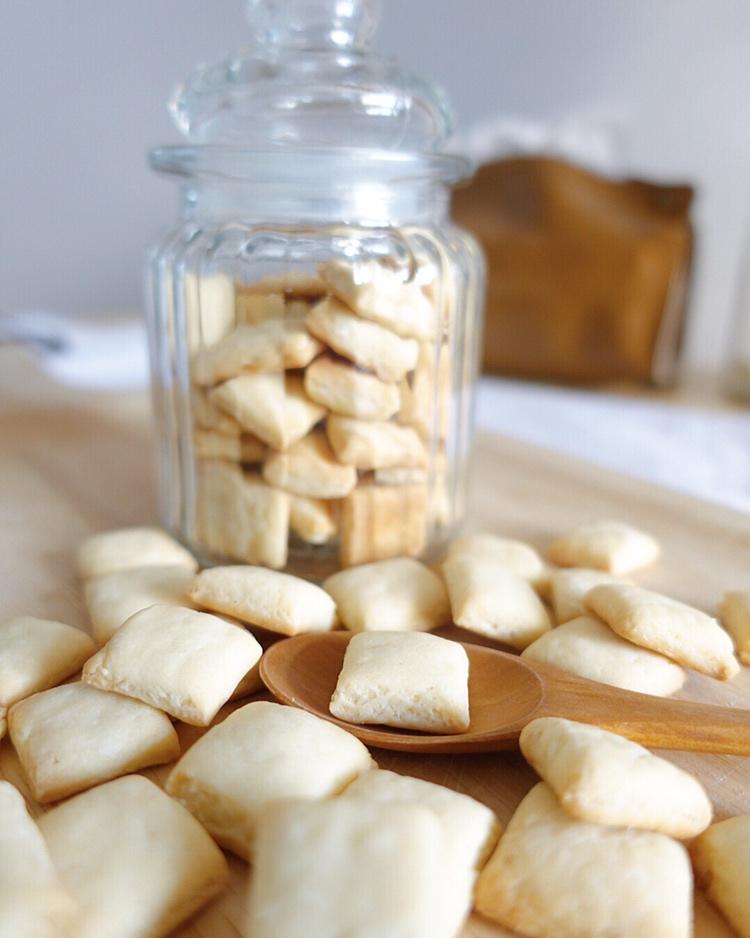 牛奶方块小饼干