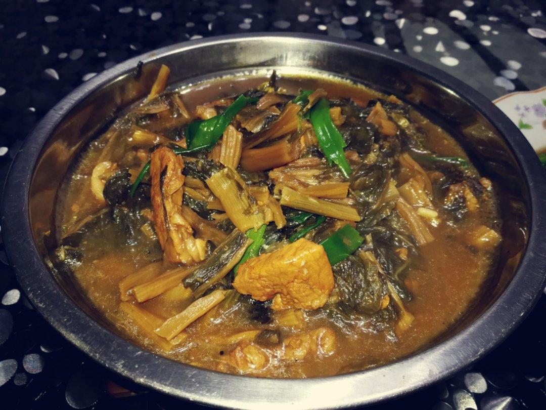 菜干焖五花肉