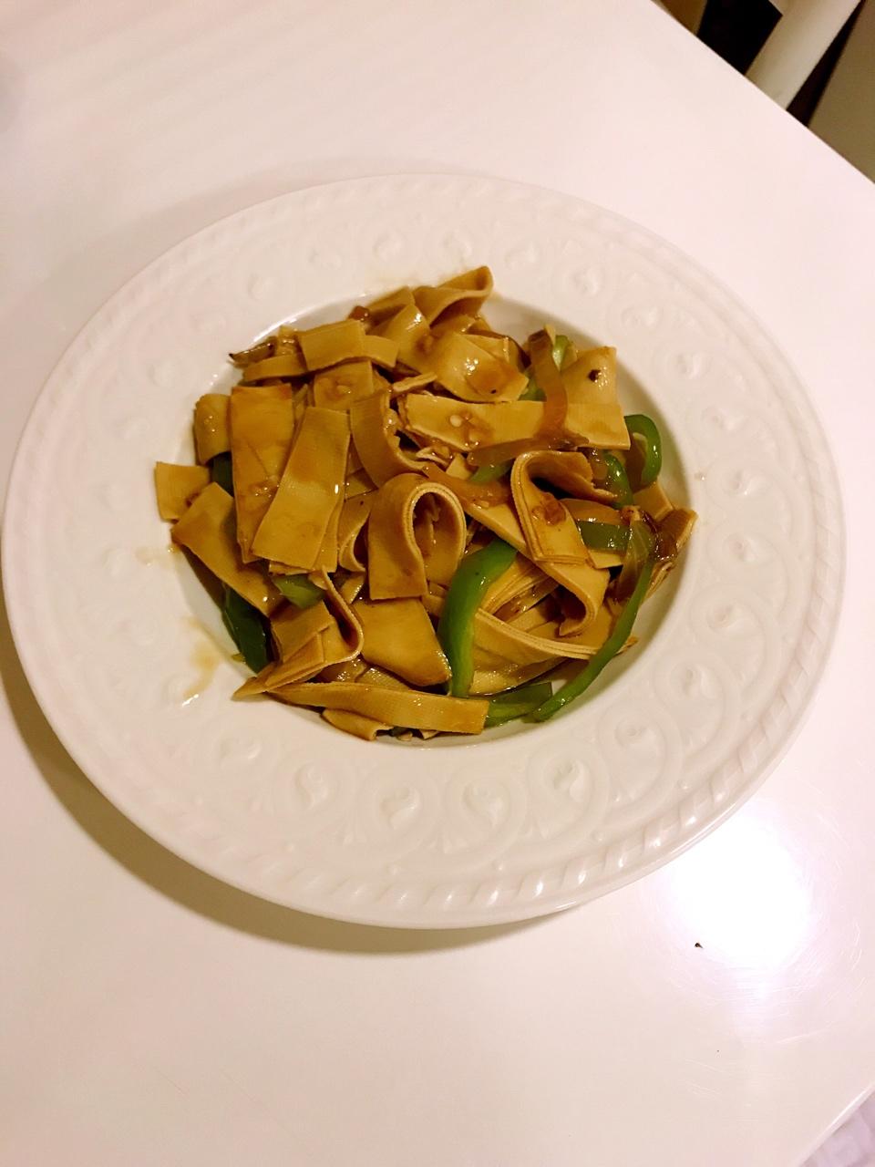 青椒炒豆皮