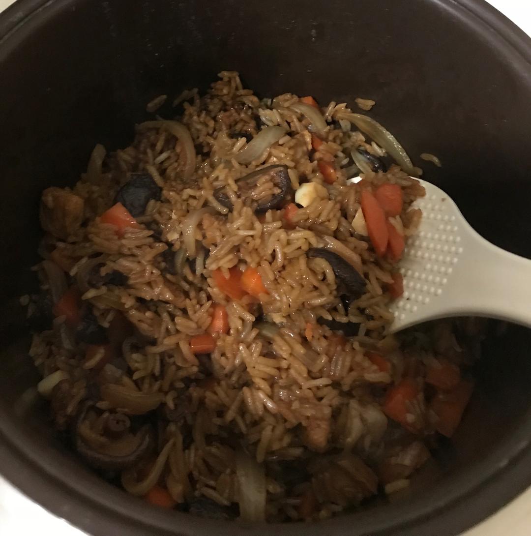 【香菇鸡肉焖饭】