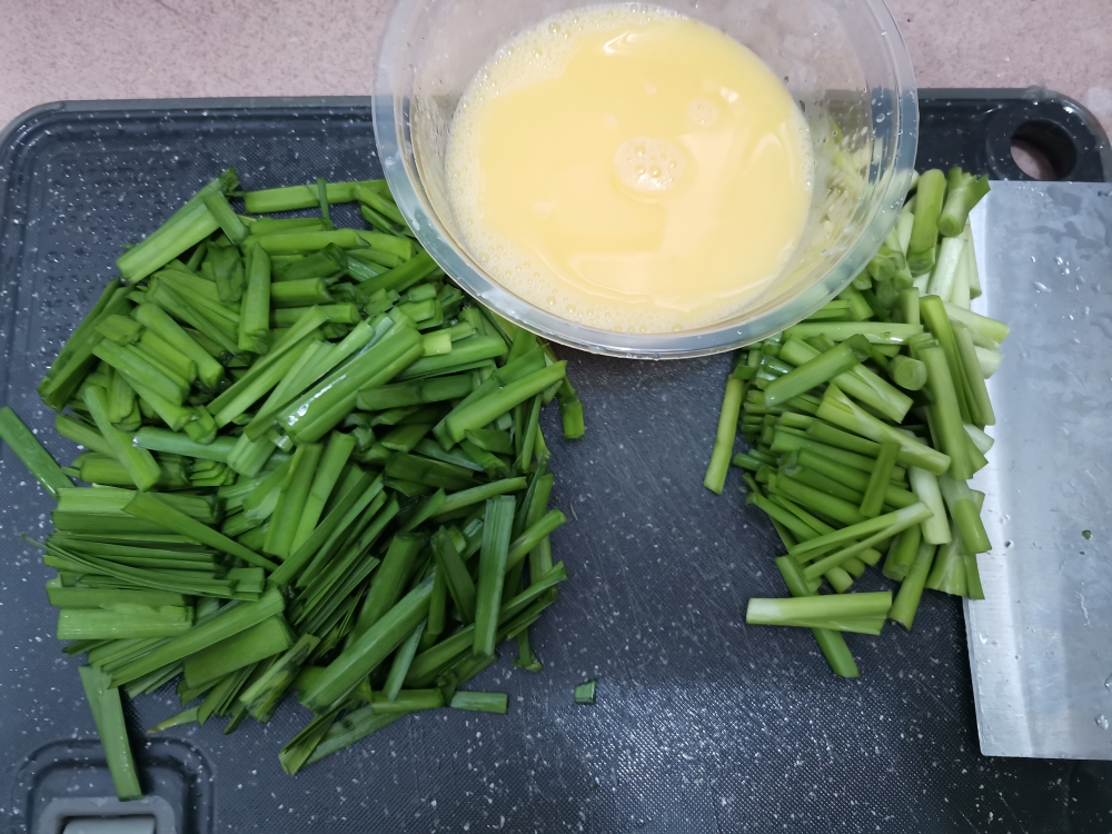 韭菜炒鸡蛋的做法 步骤2
