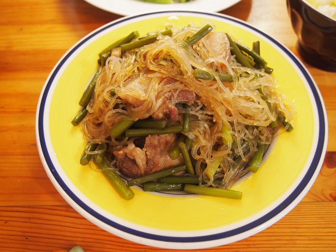 红烧肉焖蒜薹