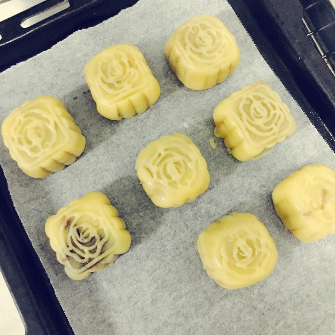 广式月饼——蛋黄莲蓉月饼