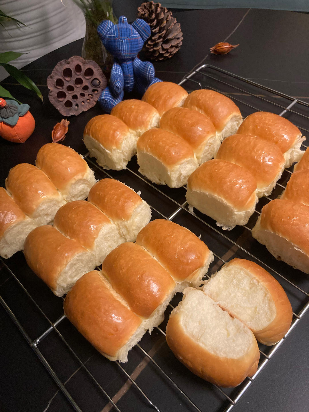 超软淡奶油小面包（餐包），一次发酵柔软拉丝，消耗淡奶油，持久柔软隔天不变硬