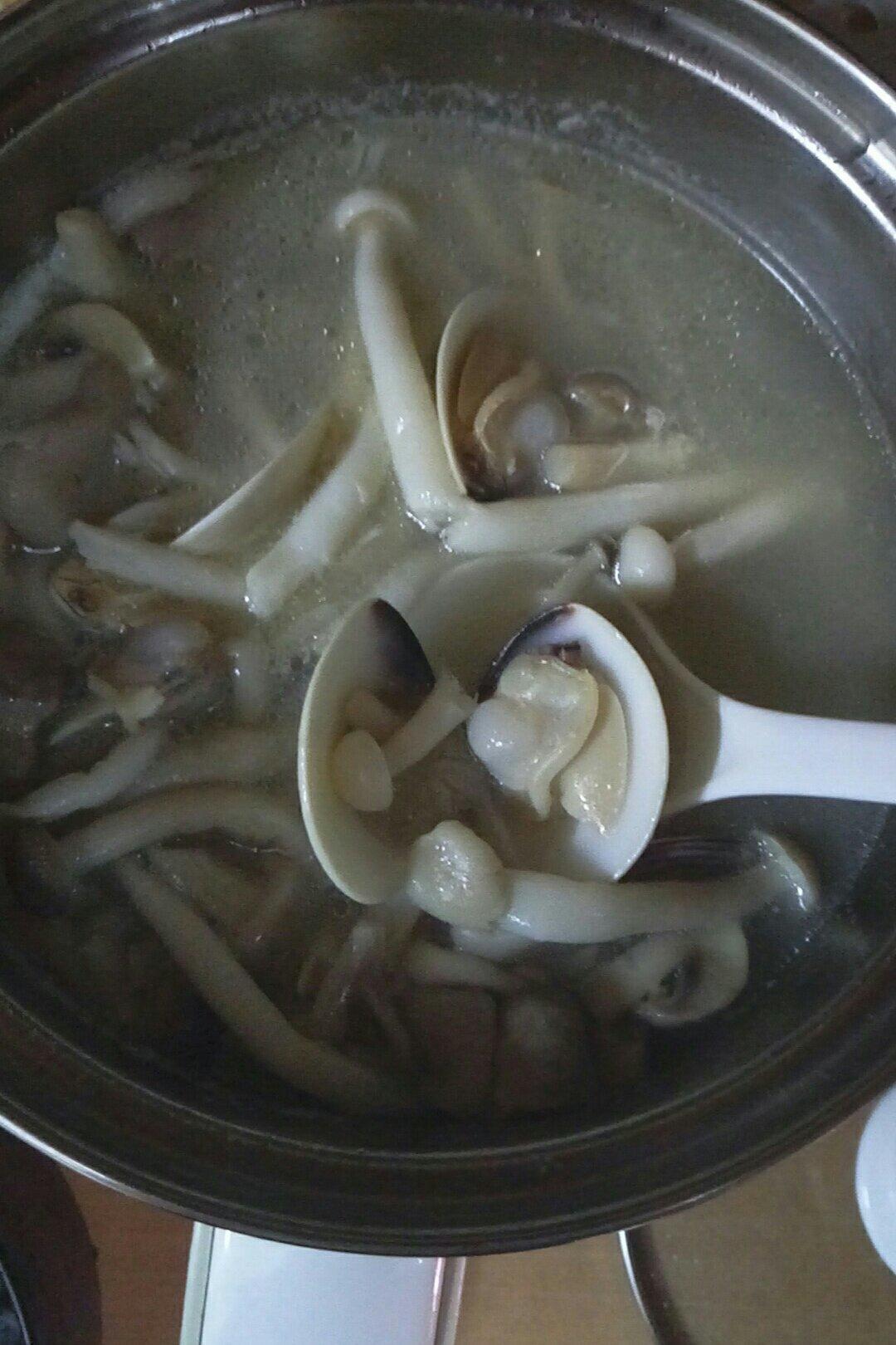 蛤蜊菌菇汤