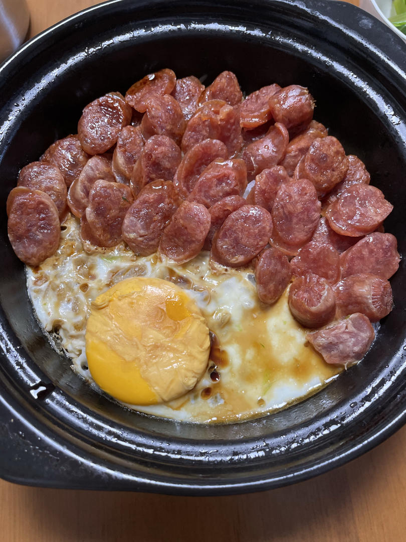 广式腊味煲仔饭