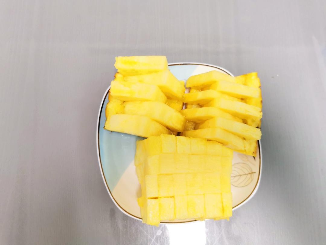 不到两分钟，切好一整个菠萝（独家）