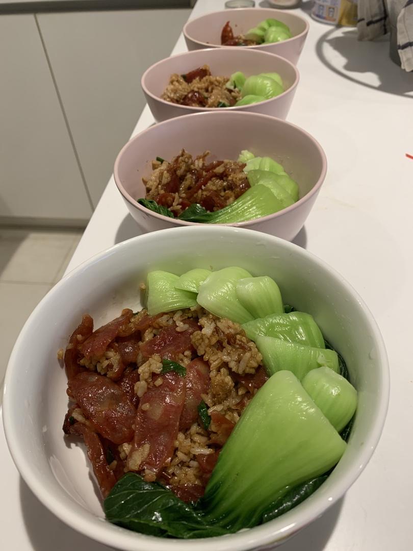 香肠煲仔饭