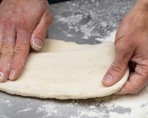 意式蘑菇pizza（电饼铛/平底锅/烤箱均可）的做法 步骤2
