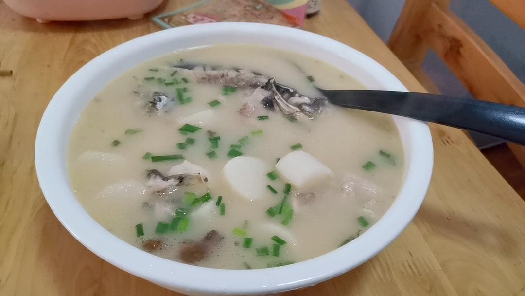奶白鲫鱼汤（视频，只用10分钟）