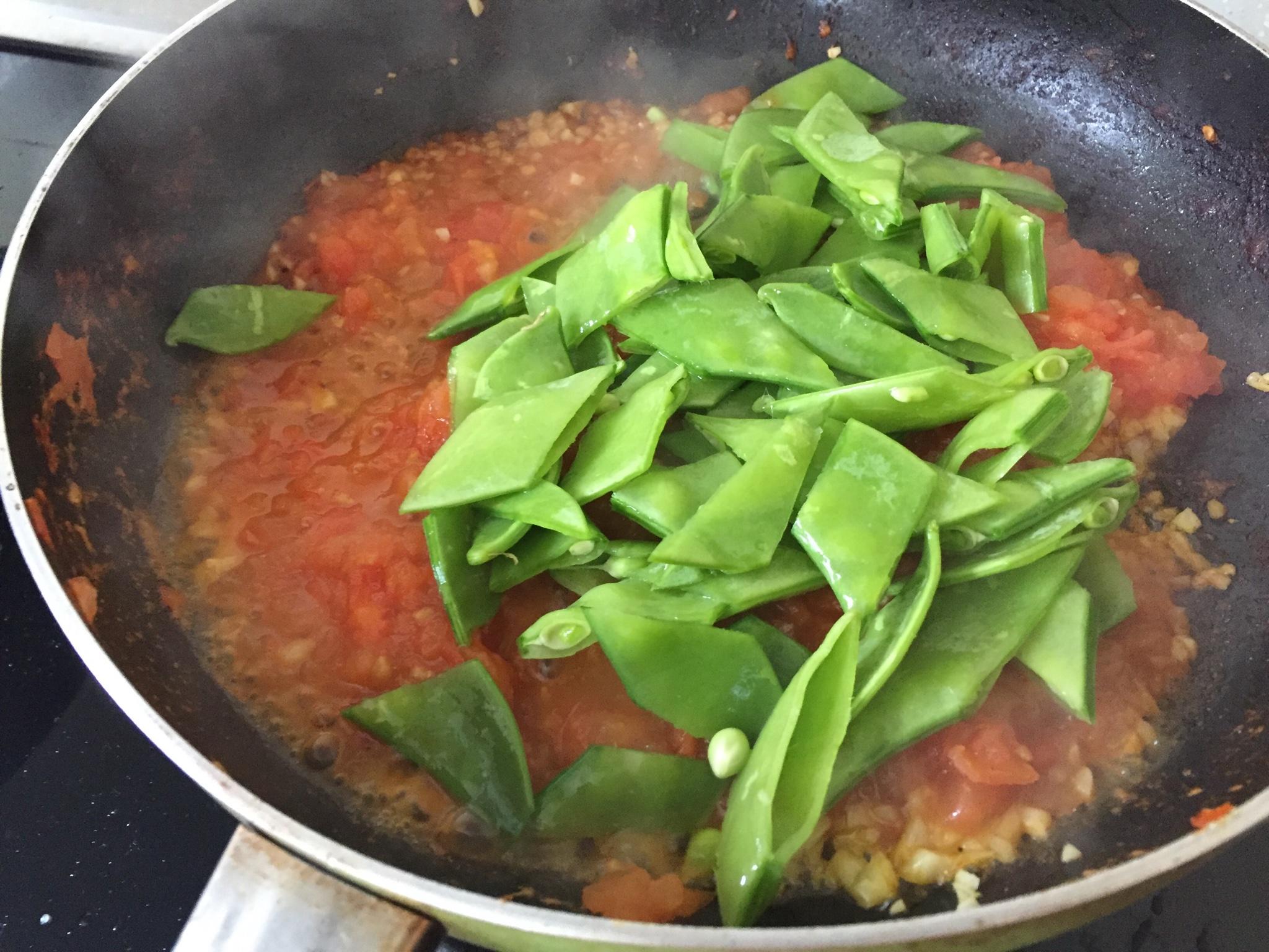 番茄泥炖荷兰豆的做法