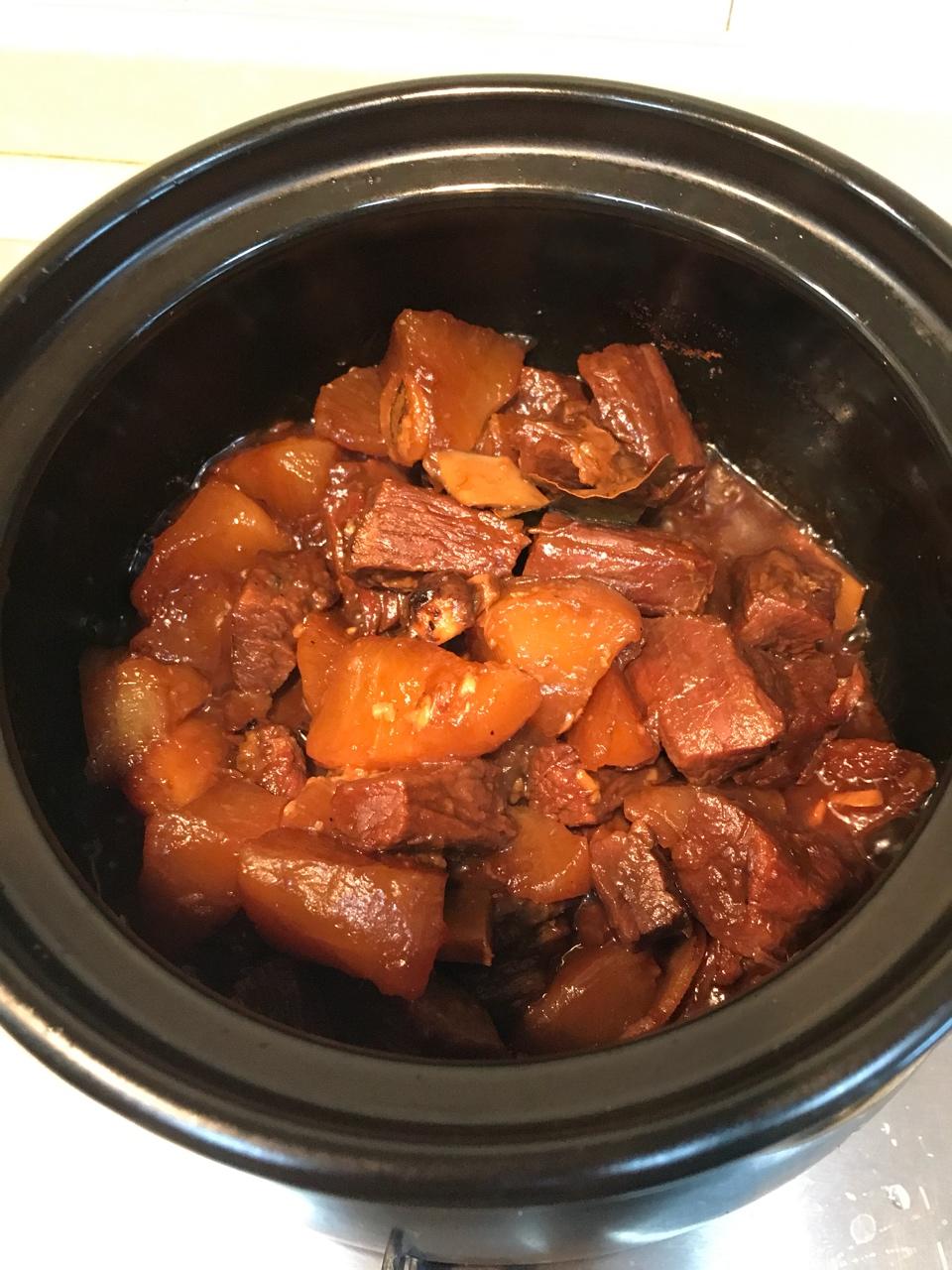 广式萝卜牛腩煲