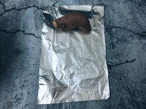 黑乐砂锅烤红薯的做法 步骤4