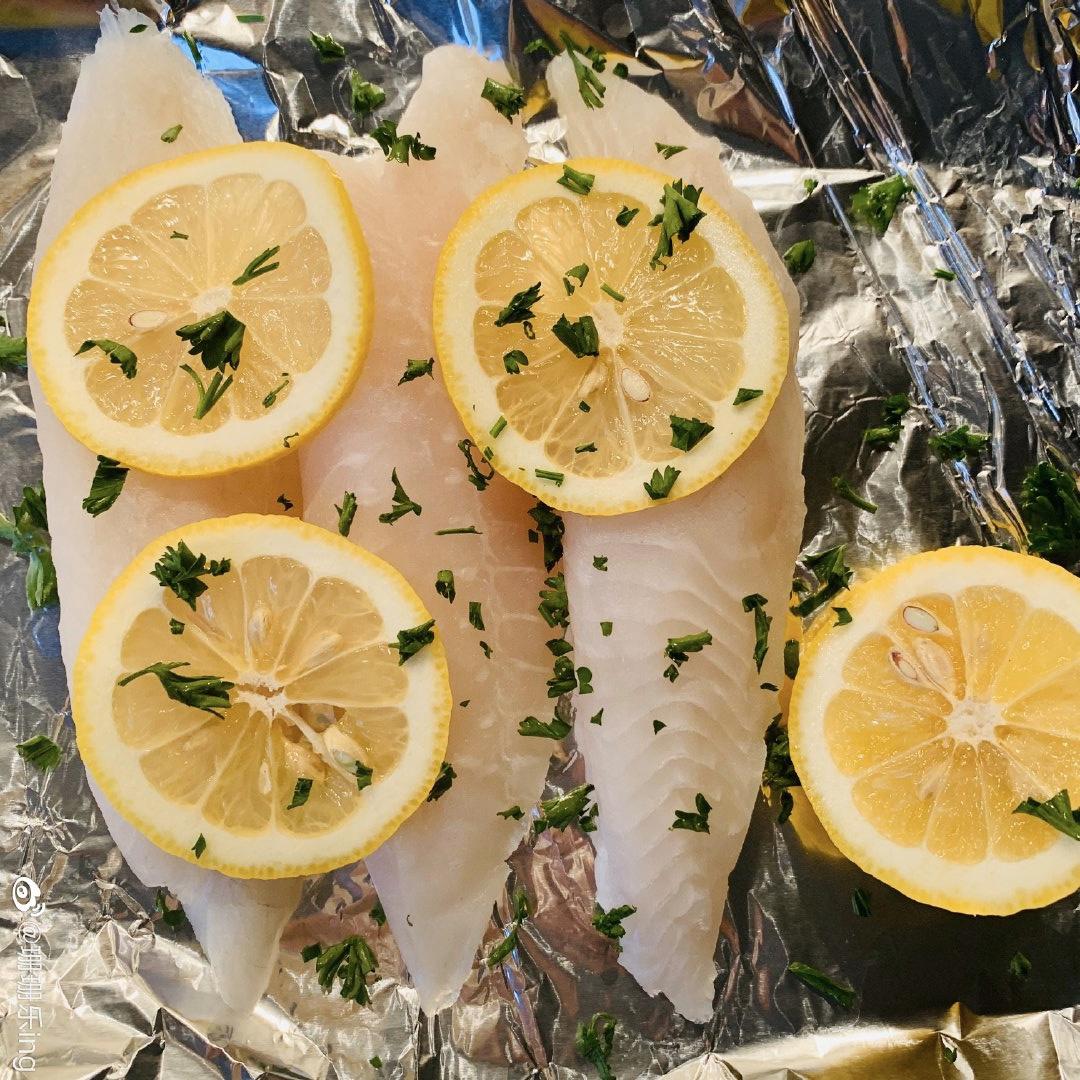 蒜蓉柠檬烤罗非鱼Garlicky Lemon Baked Tilapia