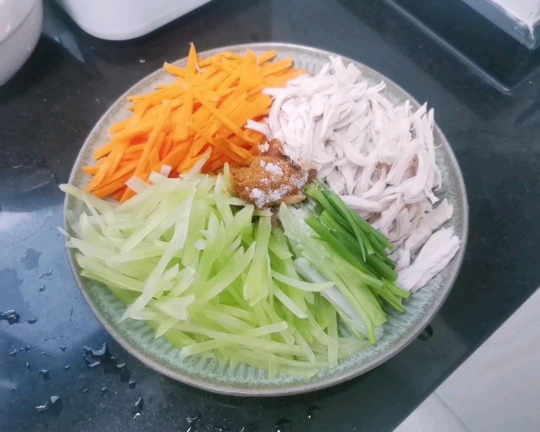 三步搞定！简单减脂餐凉拌鸡胸肉的做法