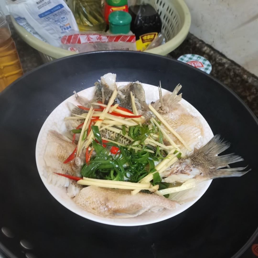 10分钟做 清蒸鲈鱼 （附切鱼图解）