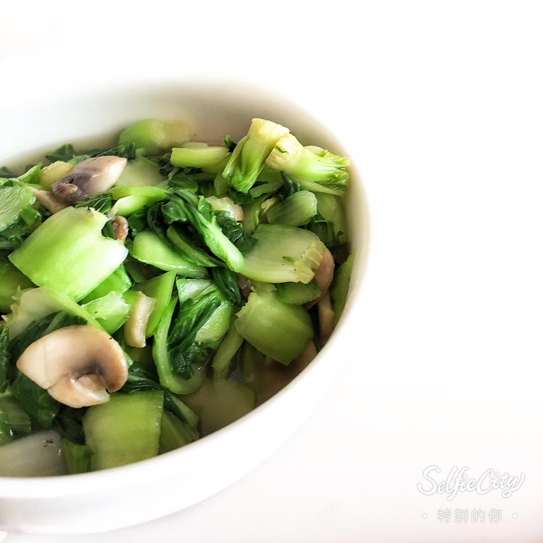 手捏菜炒蘑菇