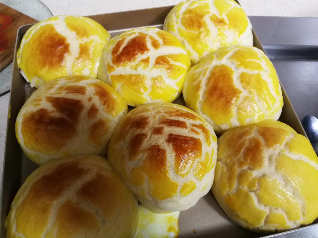 菠萝包（附10分钟手套膜和快速软面包做法）