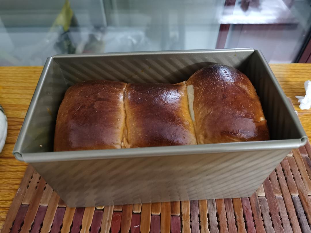 浓香淡奶油吐司强烈推荐！爱长个儿的软胖子，看它在烤箱里疯长心理极度舒适