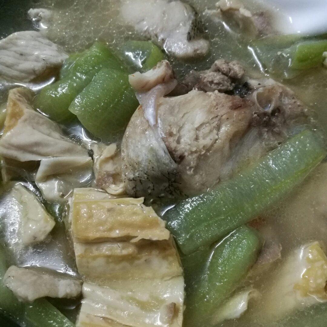 丝瓜鱼汤