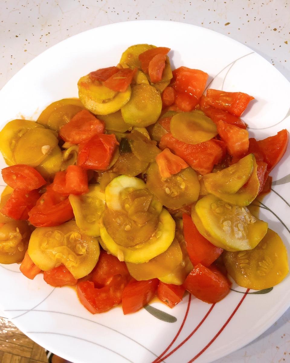 西红柿炒西葫芦