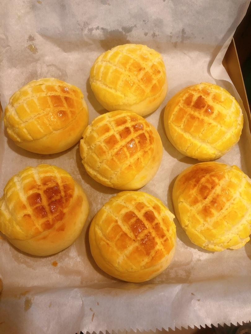 好吃到炸裂的港式菠萝包（附带制作酥皮的小视频）