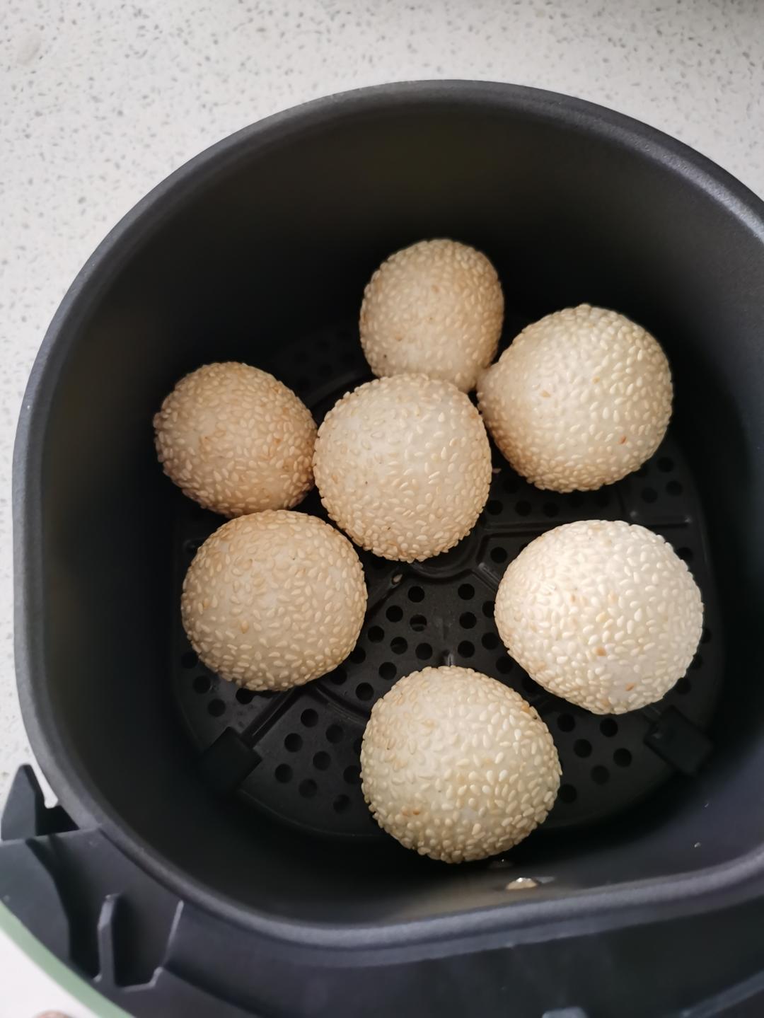 解锁空气炸锅新技能，有手就会的空心芝麻球