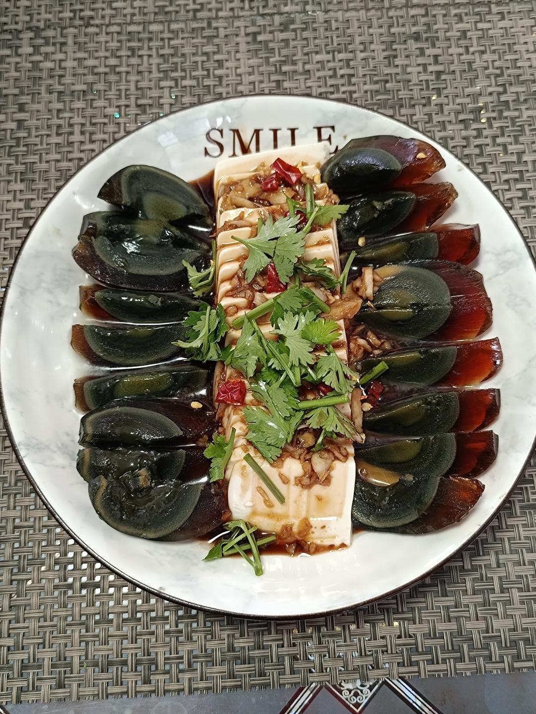 皮蛋拌豆腐-春节爽口小菜