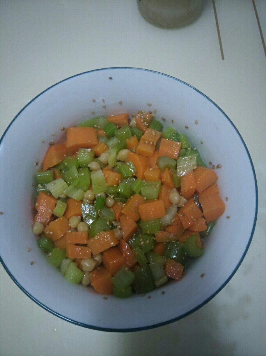 凉拌胡萝卜芹菜花生米