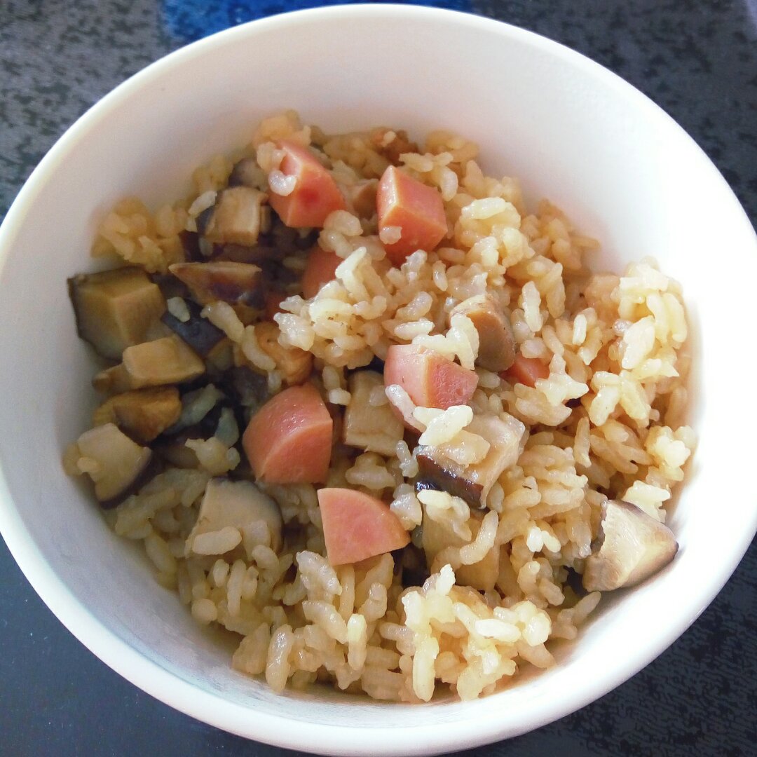 电饭锅香菇香肠饭(●´∀｀●)