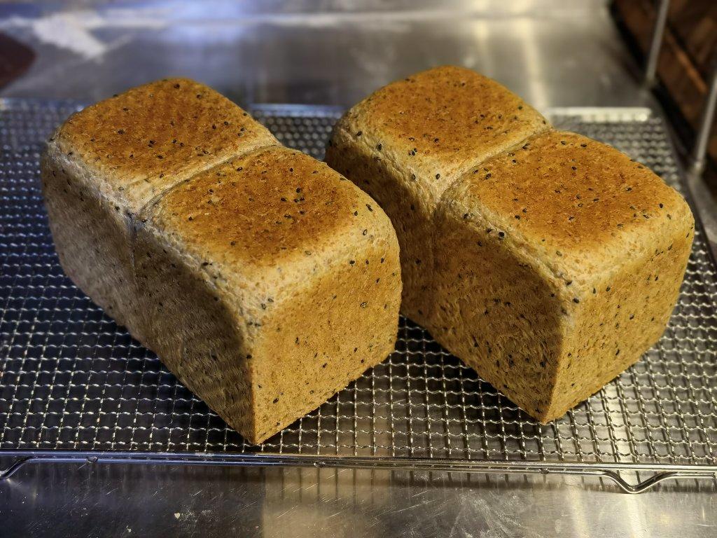 65%全麦吐司 王后粗麸/粗粒全麦粉 无奶低糖低油也可以很松软的粗粒全麦吐司