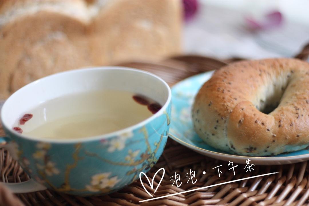 奇亚籽咸蛋黄肉松贝果