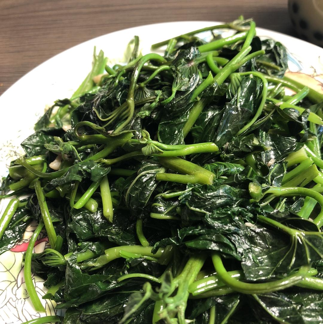 蒜蓉炒红薯叶