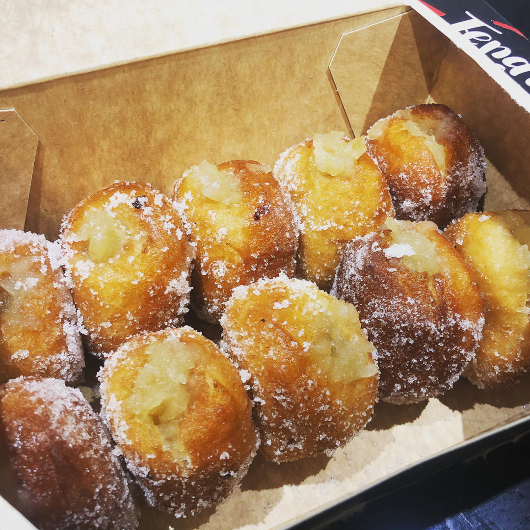 好吃到哭泣的甜甜圈VANILLA CREAM-FILLED DOUGHNUTS