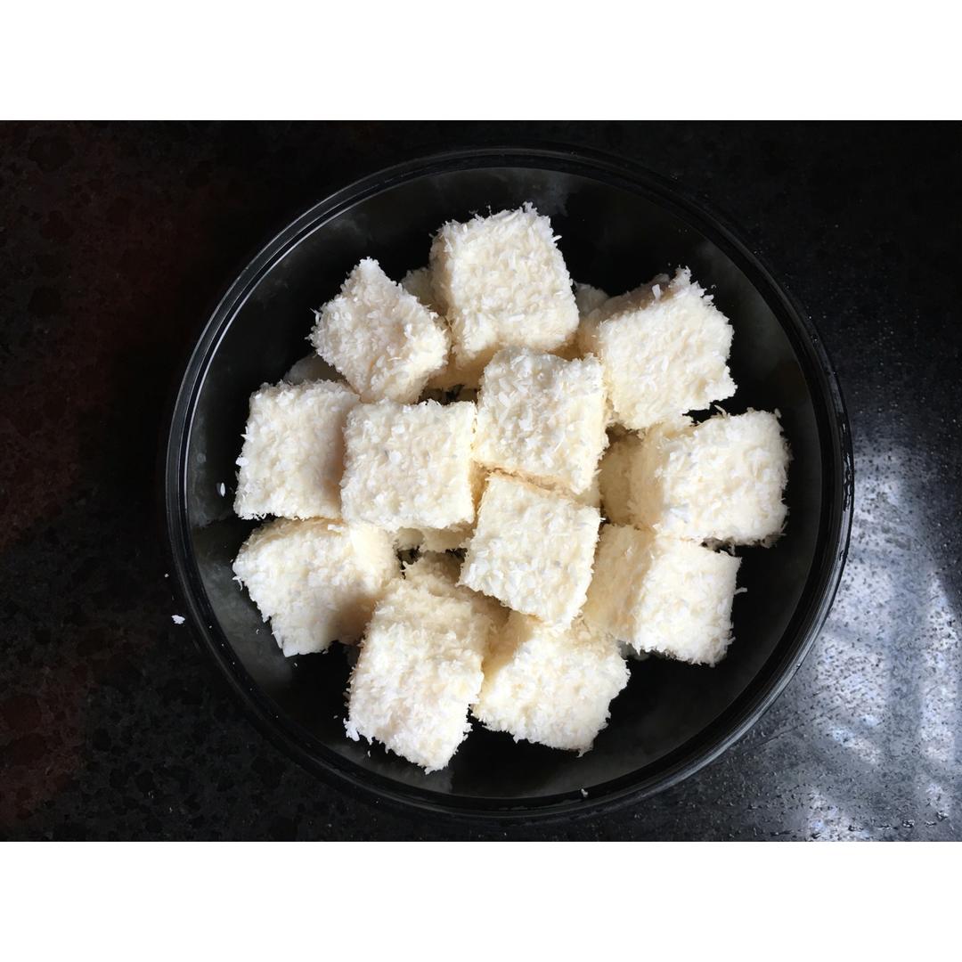 椰丝牛奶小方糕