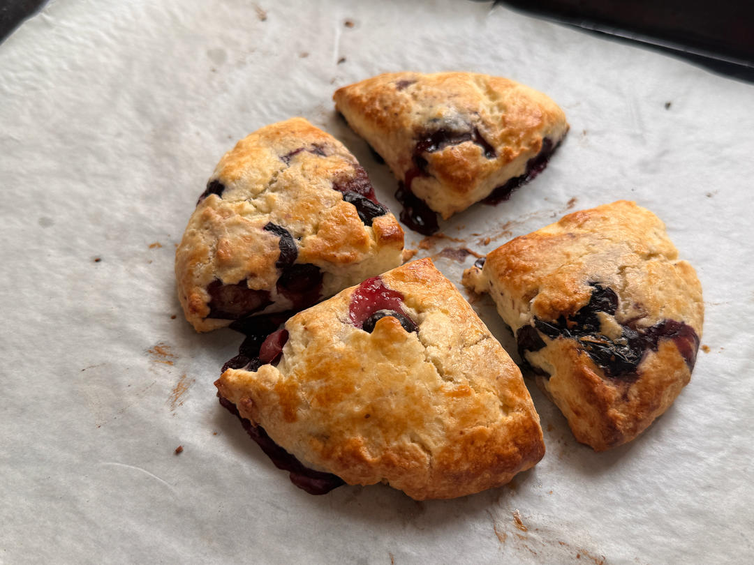爆浆蓝莓司康Blueberry Explosion Scone