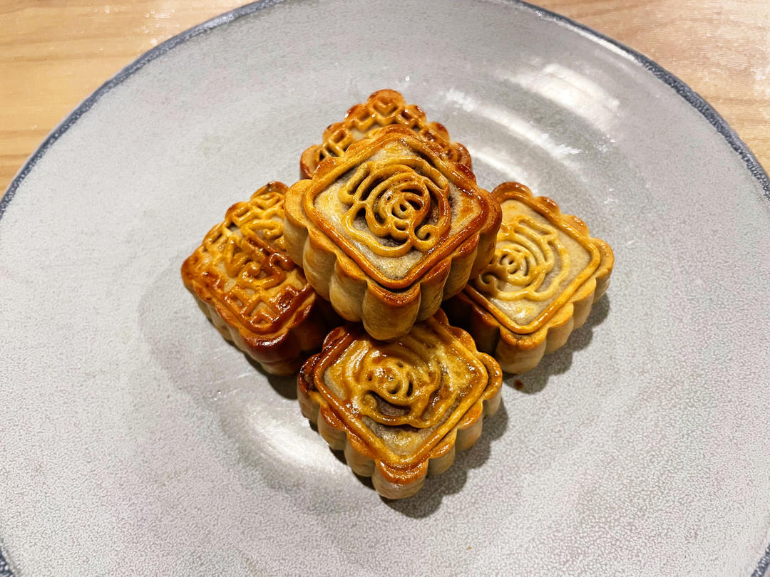 广式月饼－－蛋黄豆沙月饼