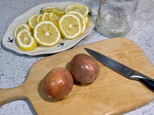 百香果柠檬土蜂蜜的做法 步骤2