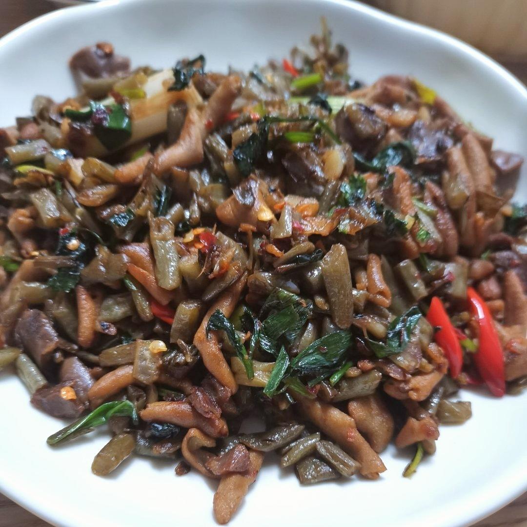 爆炒酸豆角鸡杂
