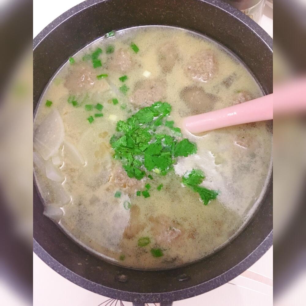 羊肉丸子萝卜汤