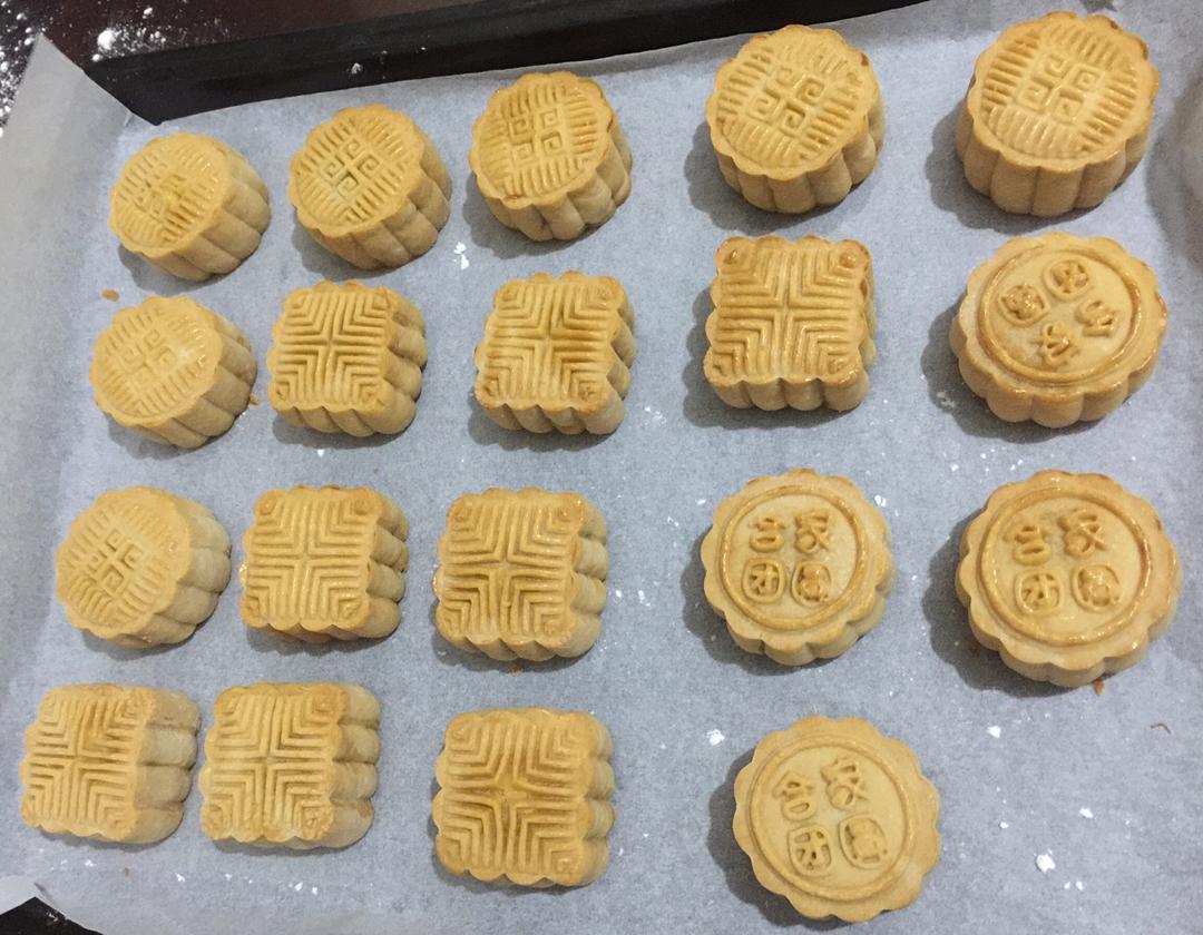 广式月饼—蛋黄莲蓉月饼