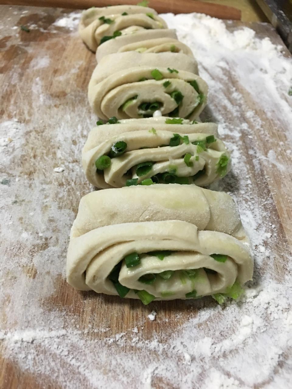 传统的葱油花卷